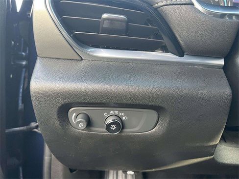 Certified 2023 Chevrolet Traverse LT image 20