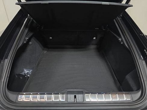 Certified 2025 Porsche Panamera RWD image 30
