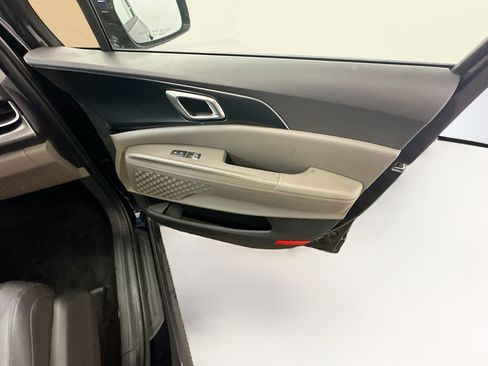Used 2026 Kia Carnival FWD image 33