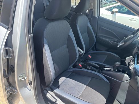 Used 2025 Nissan Versa SV FWD image 33