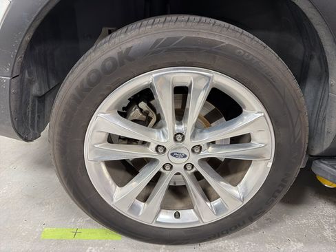 Used 2018 Ford Explorer Limited w/ Ford Safe & Smart Package image 7