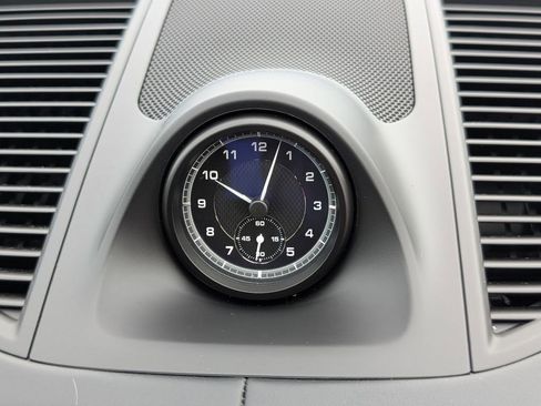 Used 2024 Porsche Macan image 16