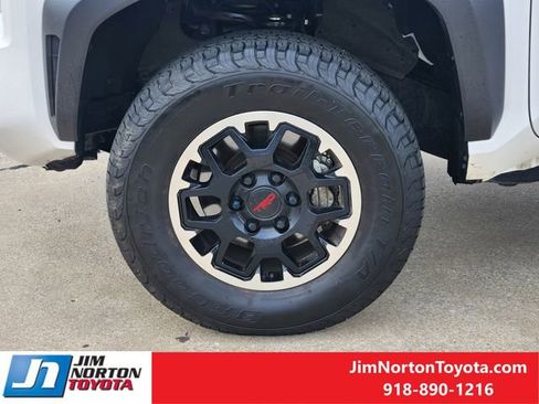 Used 2024 Toyota Tacoma TRD Off-Road image 13