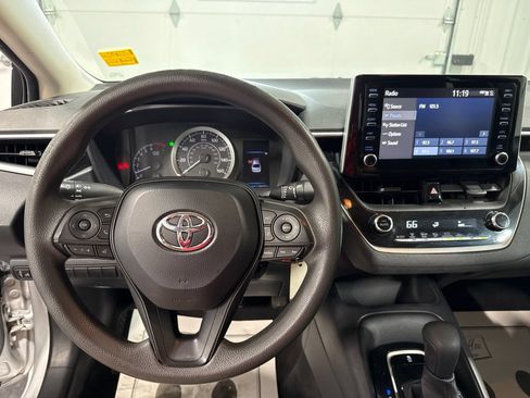 Used 2020 Toyota Corolla LE FWD image 27