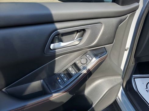 Certified 2025 Nissan Rogue SV image 16