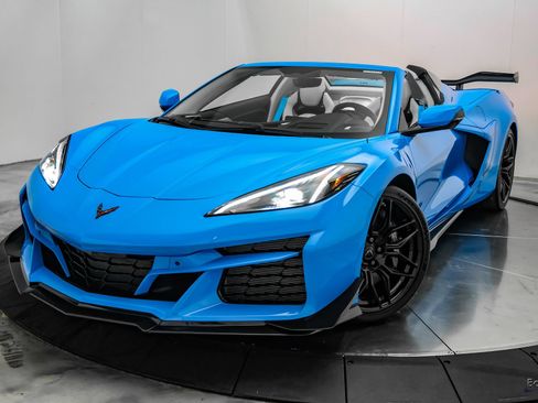 Used 2023 Chevrolet Corvette Z06 w/ Z07 Performance Package RWD image 7
