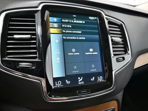 Used 2021 Volvo XC90 T6 Momentum w/ Protection Package Premier AWD/4WD image 13