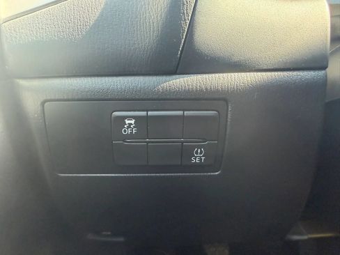 Used 2018 MAZDA MAZDA3 Sport FWD image 17