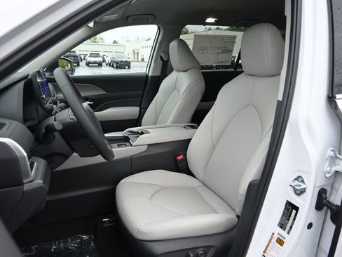 New 2026 Toyota Grand Highlander XLE AWD/4WD image 12