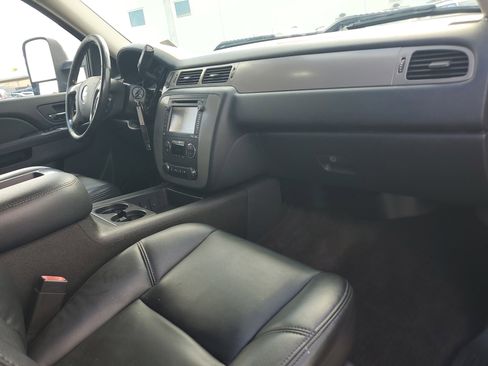 Used 2014 Chevrolet Silverado 2500 LTZ w/ LTZ Plus Package image 18