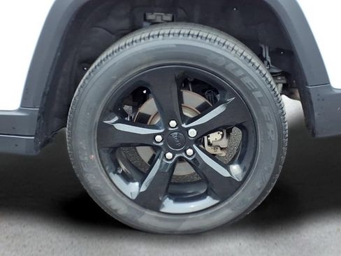 Used 2024 Jeep Grand Cherokee Altitude AWD/4WD image 29