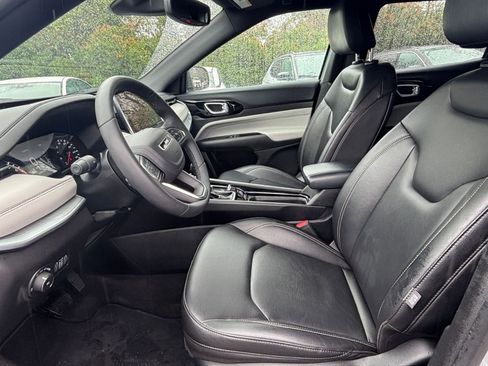 Used 2025 Jeep Compass Limited AWD/4WD image 24