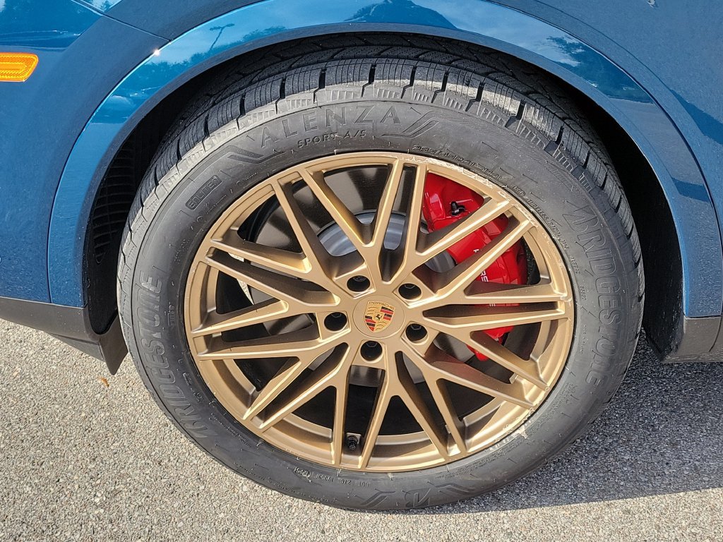 Certified 2025 Porsche Cayenne S AWD/4WD image 12