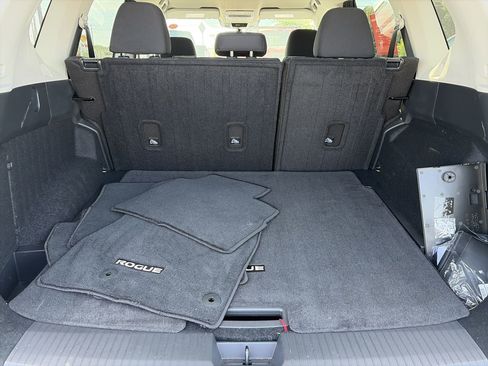 Certified 2026 Nissan Rogue SV FWD image 10