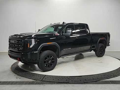 Used 2024 GMC Sierra 2500 AT4 w/ AT4 Premium Plus Package AWD/4WD image 3