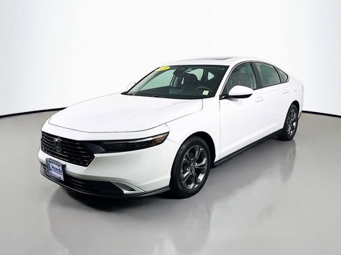 Used 2023 Honda Accord EX image 3