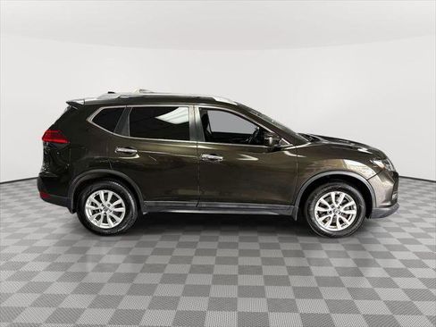 Used 2017 Nissan Rogue SV w/ SV Family Package AWD/4WD image 2