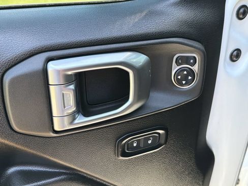 Used 2023 Jeep Gladiator Sport AWD/4WD image 17