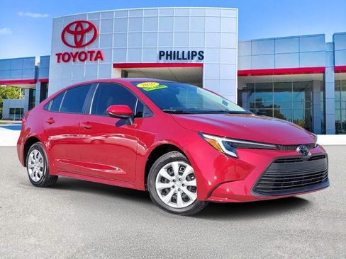 Used 2026 Toyota Corolla LE image 1