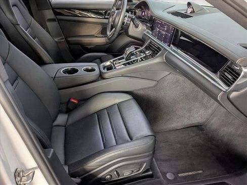 Used 2022 Porsche Panamera image 21