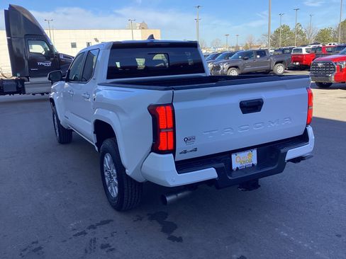 Certified 2024 Toyota Tacoma SR5 image 10