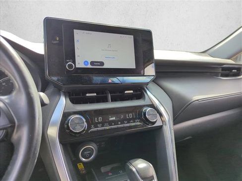 Used 2023 Toyota Venza LE image 11