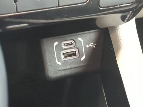 Used 2023 Jeep Compass Limited image 29