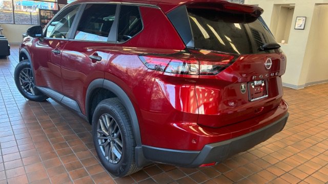 Used 2025 Nissan Rogue S FWD image 7