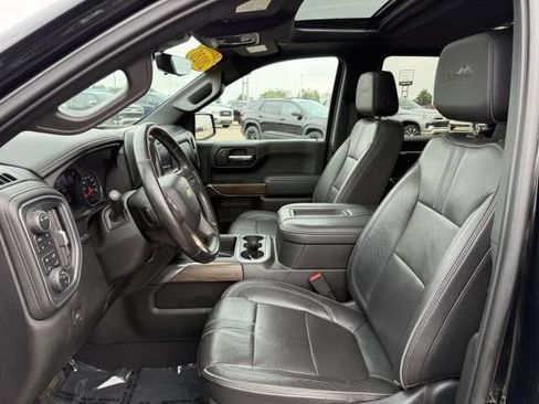 Used 2020 Chevrolet Silverado 1500 High Country w/ Technology Package AWD/4WD image 11
