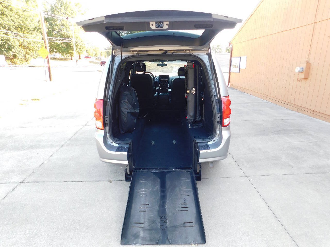 Used 2018 Dodge Grand Caravan GT FWD image 2