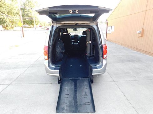 Used 2018 Dodge Grand Caravan GT FWD image 2