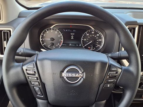 Used 2025 Nissan Frontier SV image 11