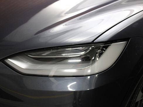 Used 2022 Tesla Model X Plaid image 4