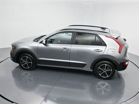 New 2025 Kia Niro EX image 45