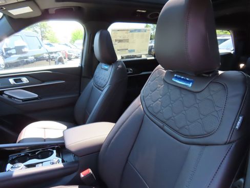 New 2026 Ford Explorer Platinum AWD/4WD image 14