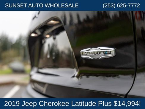 Used 2019 Jeep Cherokee Latitude Plus AWD/4WD image 23