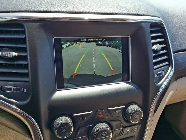 Used 2021 Jeep Grand Cherokee Laredo AWD/4WD image 18