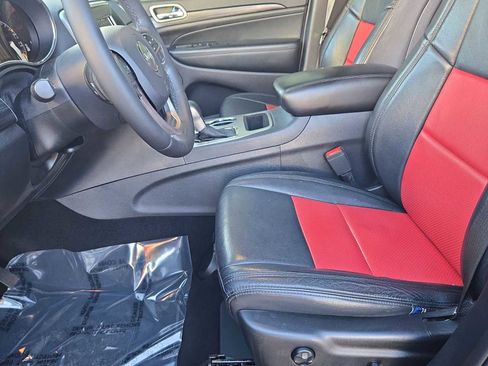 Used 2019 Jeep Grand Cherokee Laredo image 16