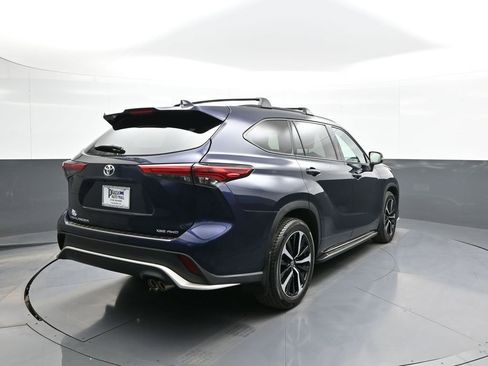 Used 2021 Toyota Highlander XSE image 6