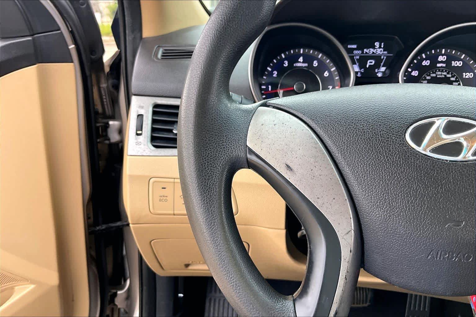 Used 2013 Hyundai Elantra GLS FWD image 17