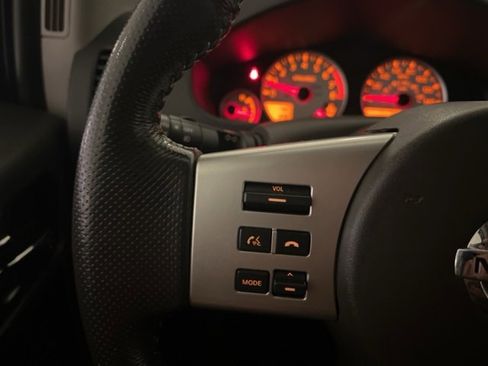 Used 2018 Nissan Frontier PRO-4X image 12