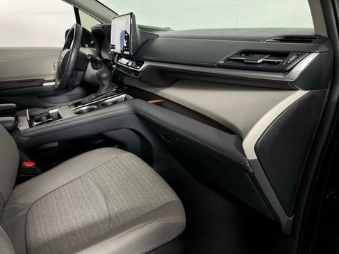 Used 2024 Toyota Sienna LE image 30