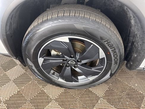 Certified 2024 Nissan Rogue SV image 29