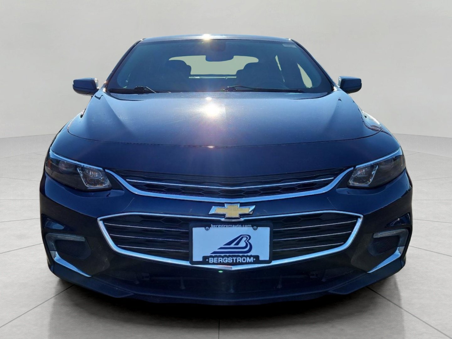 Used 2017 Chevrolet Malibu LT FWD image 3