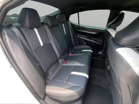 Used 2025 Toyota Camry SE FWD image 18