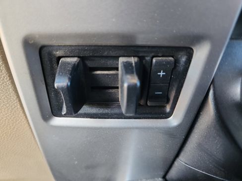 Used 2017 Ford F250 Lariat w/ Chrome Package image 31