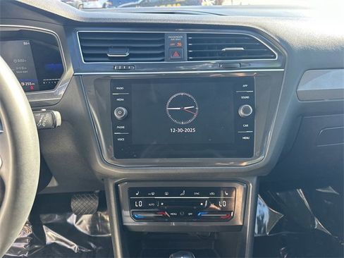 Certified 2022 Volkswagen Tiguan SE w/ Panoramic Sunroof Package image 19