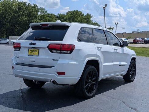 Used 2019 Jeep Grand Cherokee Altitude AWD/4WD image 7