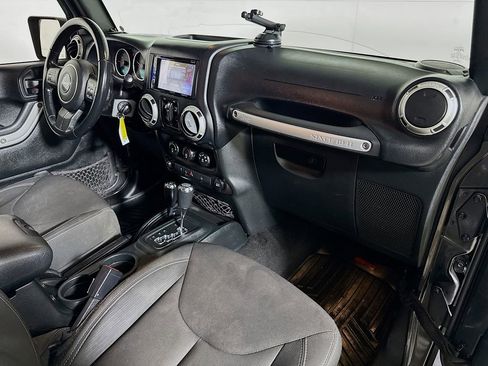 Used 2018 Jeep Wrangler Unlimited Sahara AWD/4WD image 25