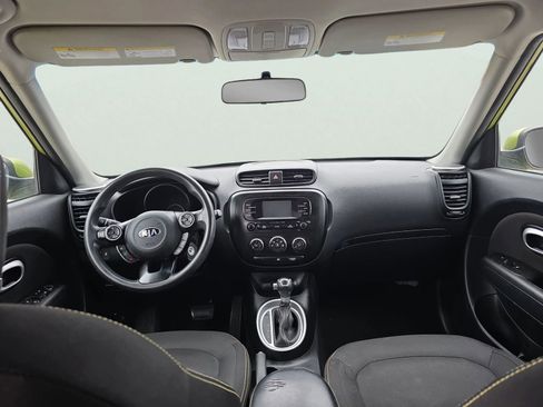 Used 2016 Kia Soul + FWD image 11